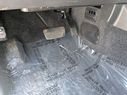 Used 2023 Nissan Frontier SV w/ Midnight Edition Package image 16