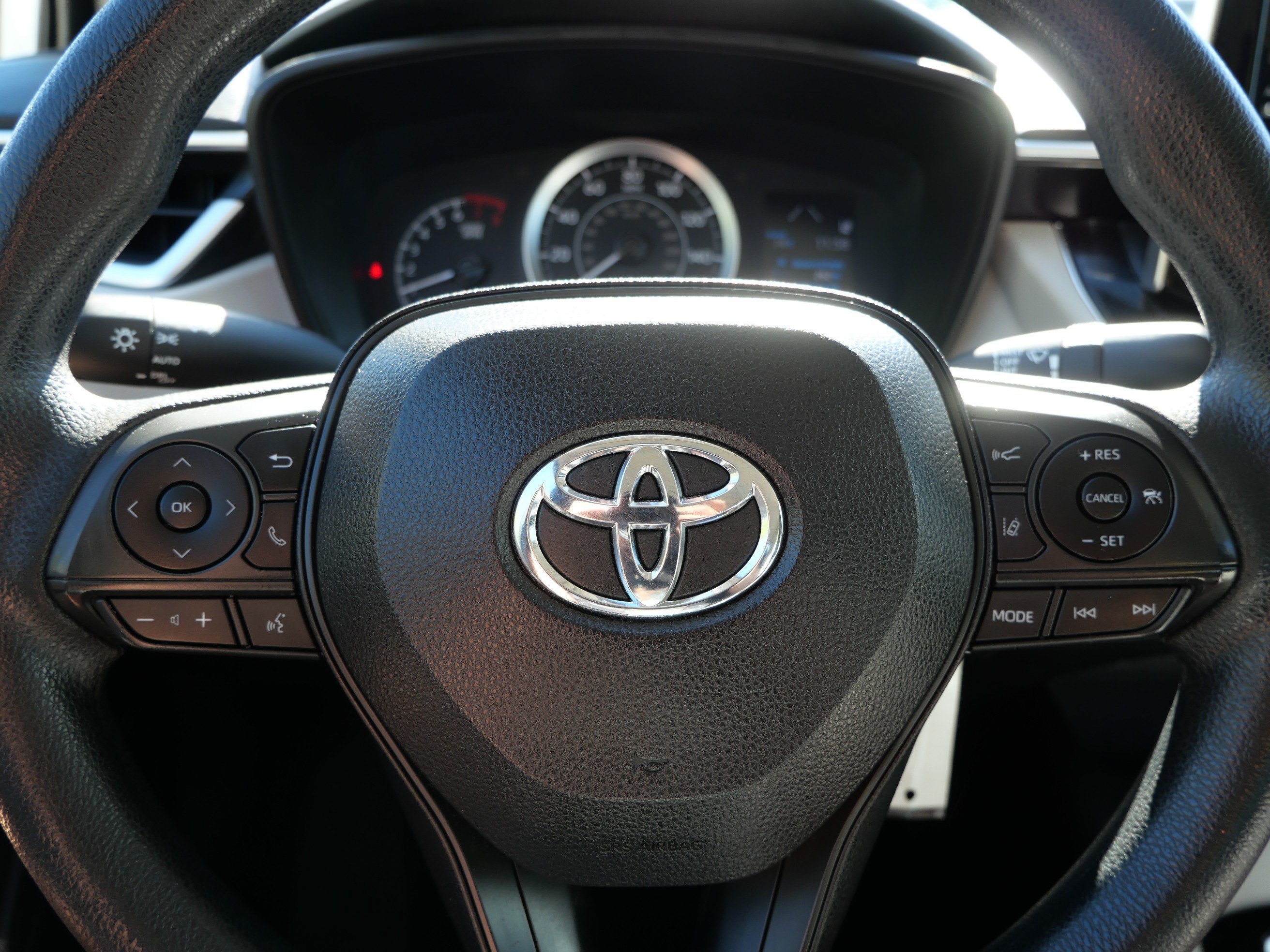 Used 2021 Toyota Corolla LE FWD image 25