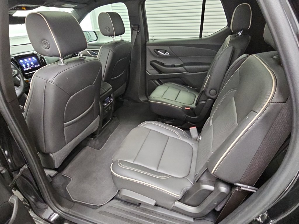 Used 2023 Chevrolet Traverse Premier FWD image 35