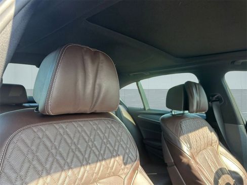 Used 2018 BMW M550i xDrive image 38