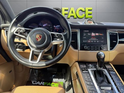 Used 2018 Porsche Macan Sport Edition AWD/4WD image 28