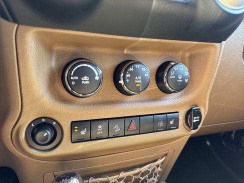 Used 2013 Jeep Wrangler Unlimited Sahara w/ Trailer Tow Group AWD/4WD image 20