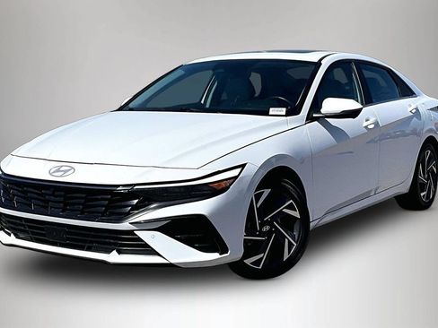 Used 2024 Hyundai Elantra Limited FWD image 3
