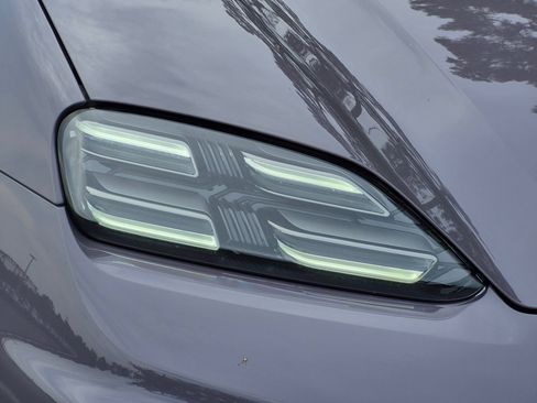Certified 2025 Porsche Macan 4 Electric AWD/4WD image 27