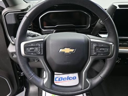 Used 2022 Chevrolet Silverado 1500 LT w/ Z71 Off-Road Package AWD/4WD image 14