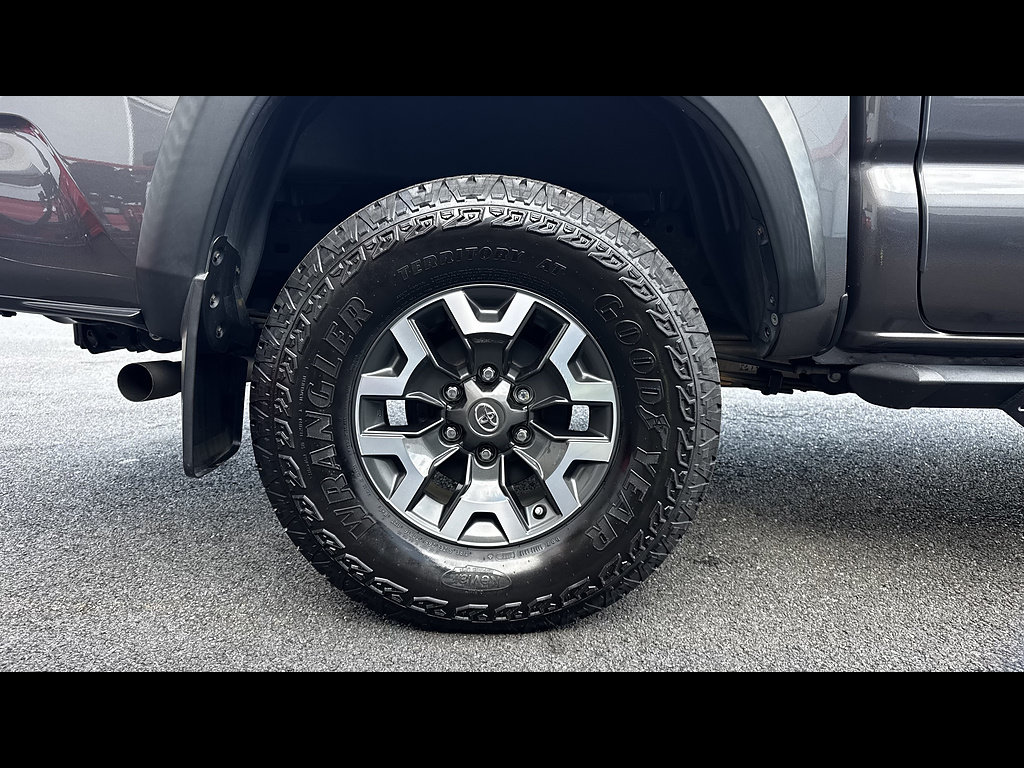 Certified 2019 Toyota Tacoma TRD Off-Road AWD/4WD image 18