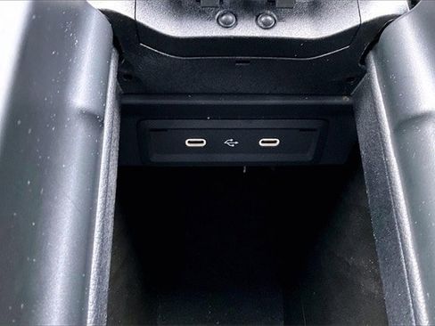 Used 2025 Mercedes-Benz GLB 250 4MATIC image 19