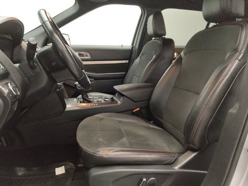 Used 2018 Ford Explorer XLT w/ Equipment Group 202A image 17