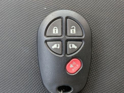 Used 2020 Toyota Sienna LE image 35