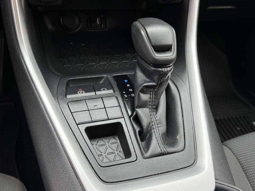Used 2019 Toyota RAV4 LE w/ All Weather Liner Package AWD/4WD image 6