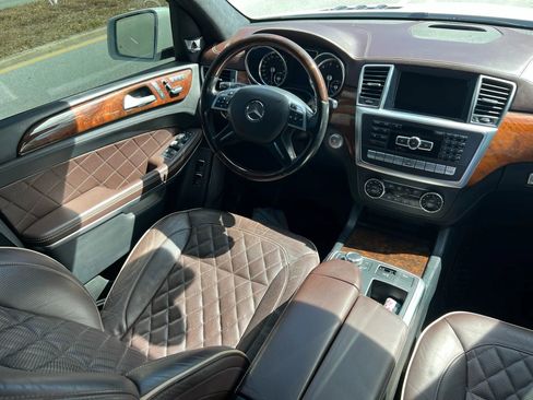 Used 2016 Mercedes-Benz GL 550 4MATIC image 38