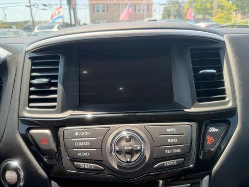 Used 2019 Nissan Pathfinder S AWD/4WD image 18