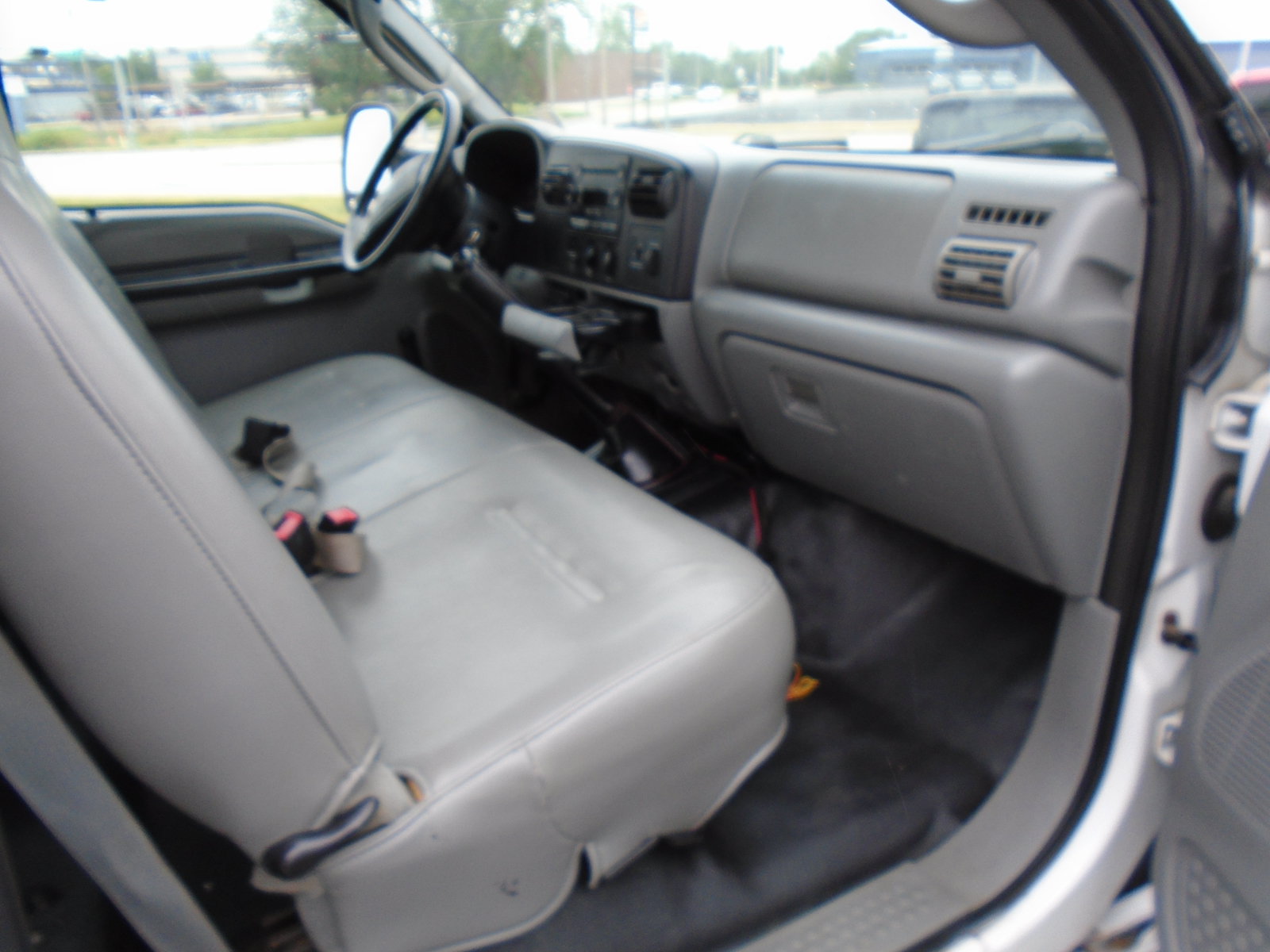 Used 2005 Ford F550 4x4 Regular Cab Super Duty image 4