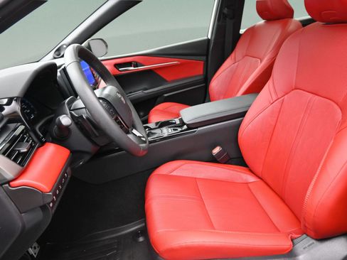 Used 2025 Toyota Camry XLE image 15