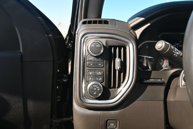 Used 2023 GMC Sierra 2500 Denali w/ Denali Ultimate Package AWD/4WD image 28
