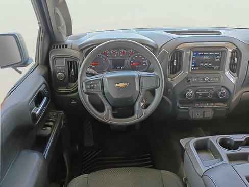 Used 2019 Chevrolet Silverado 1500 Custom w/ Custom Convenience Package RWD image 4