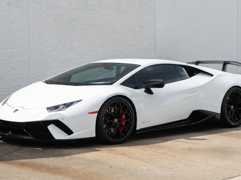 Used 2018 Lamborghini Huracan Performante image 7
