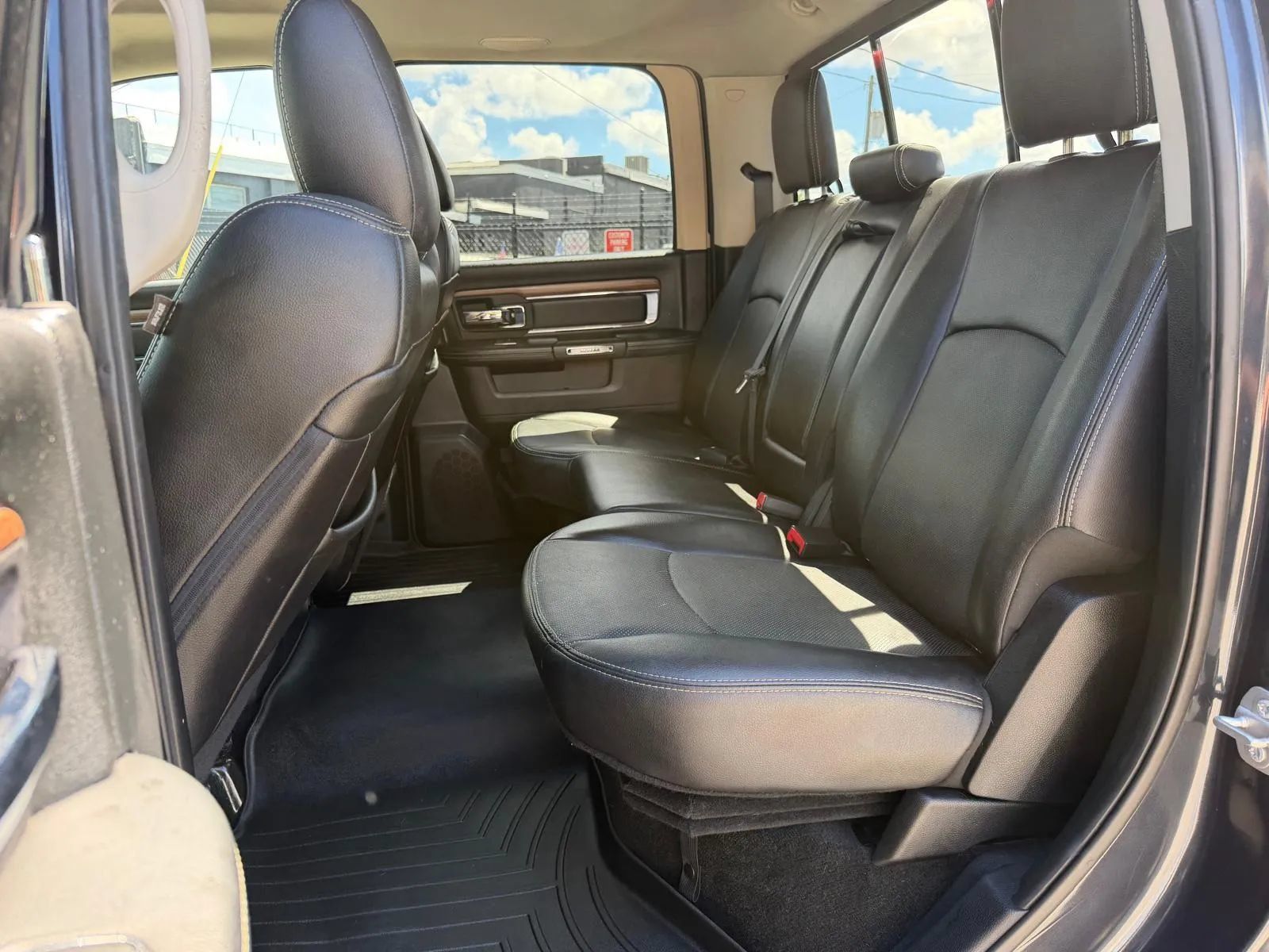 Used 2016 RAM 1500 Laramie w/ Convenience Group AWD/4WD image 40