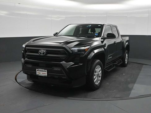 Used 2025 Toyota Tacoma SR5 RWD image 5