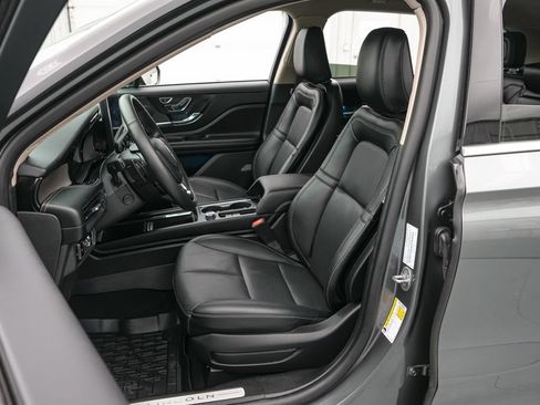Used 2025 Lincoln Corsair Reserve AWD/4WD image 11
