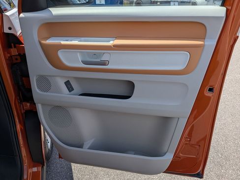 New 2025 Volkswagen ID. Buzz 1st Edition AWD/4WD image 32