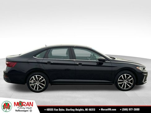 Used 2025 Volkswagen Jetta SE w/ Sunroof Package FWD image 6