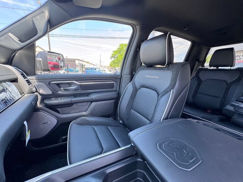New 2026 RAM 1500 Laramie AWD/4WD image 15