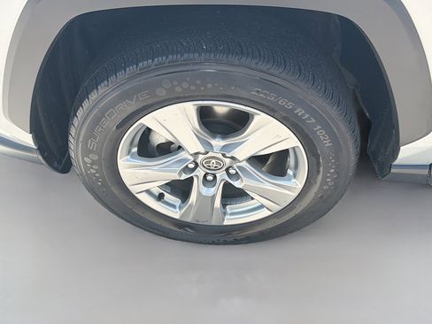 Used 2024 Toyota RAV4 XLE FWD image 34