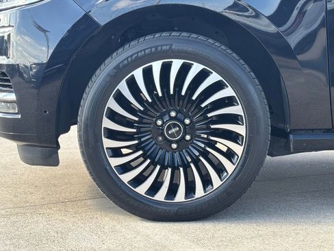 Used 2020 Lincoln Navigator L Black Label w/ Cargo Convenience Package image 11