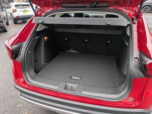 New 2026 Chevrolet Trax LT w/ Sunroof Package image 24