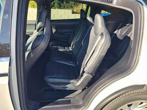 Used 2017 Tesla Model X 75D image 7