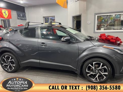 Used 2022 Toyota C-HR XLE FWD image 7