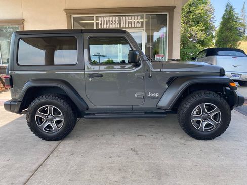 Used 2021 Jeep Wrangler Sport AWD/4WD image 6