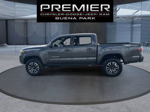 Used 2022 Toyota Tacoma TRD Sport w/ Technology Package RWD image 5