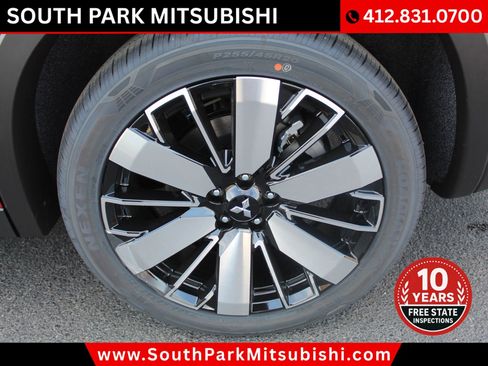 New 2025 Mitsubishi Outlander SE image 33