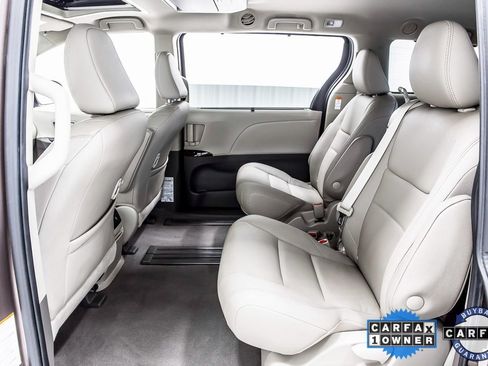 Used 2020 Toyota Sienna XLE Premium image 30