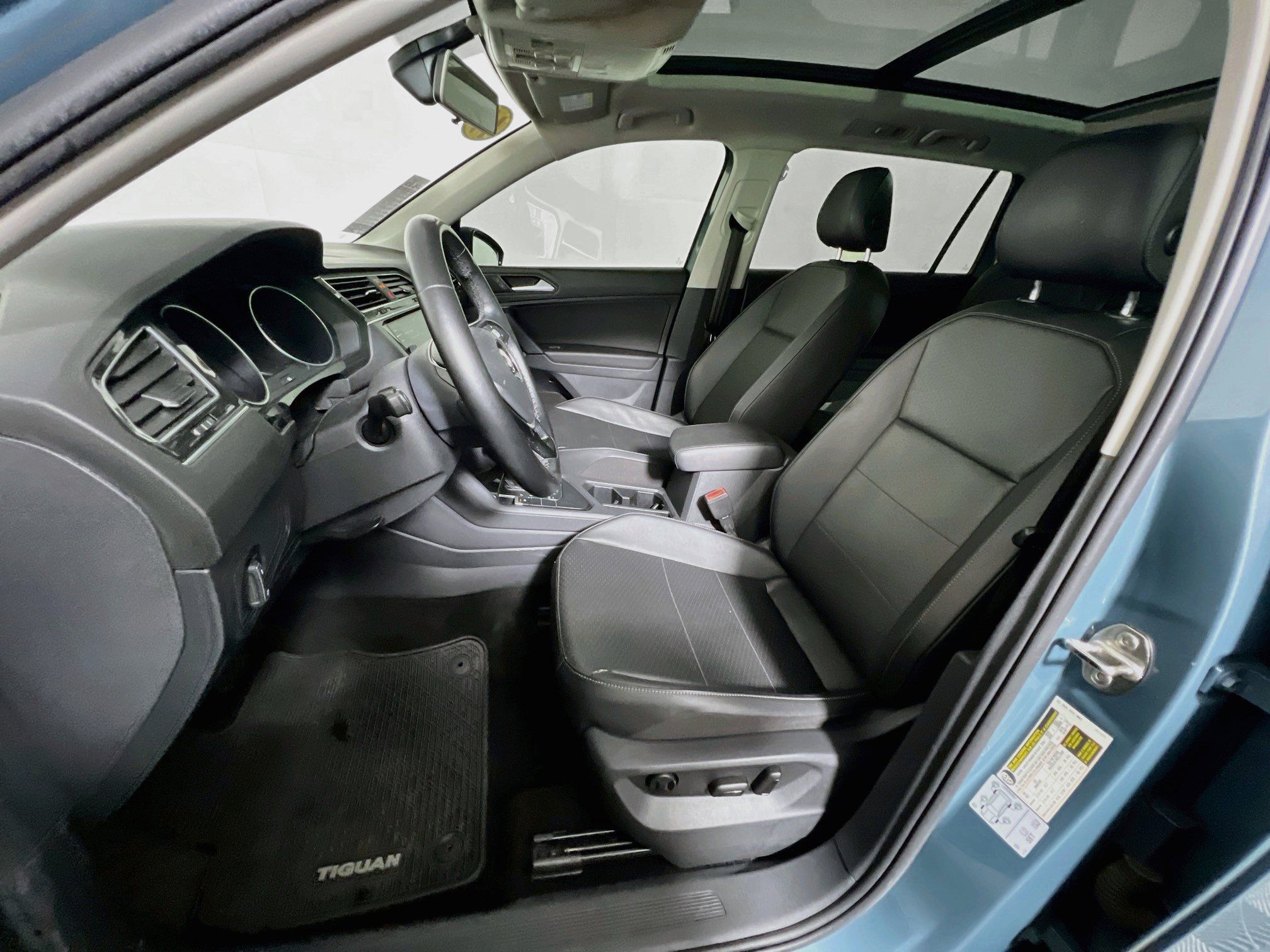Used 2019 Volkswagen Tiguan SE w/ Panoramic Sunroof Package FWD image 14