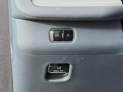 Used 2025 Lincoln Navigator Reserve AWD/4WD image 36