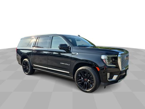 Used 2021 GMC Yukon XL Denali w/ Denali Premium Package AWD/4WD image 2