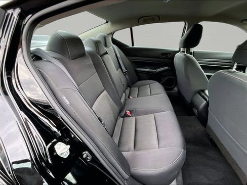 Used 2024 Nissan Altima 2.5 SV image 17