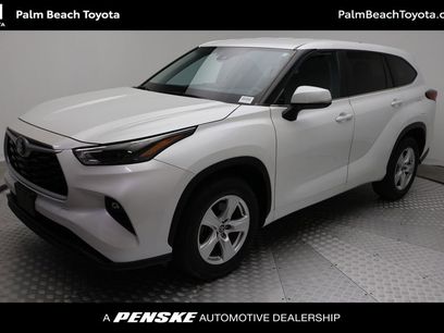 Used 2023 Toyota Highlander LE