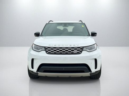 Used 2025 Land Rover Discovery S image 2