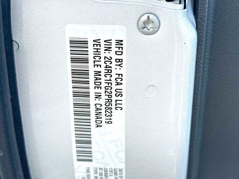 Used 2023 Chrysler Pacifica Touring FWD image 22