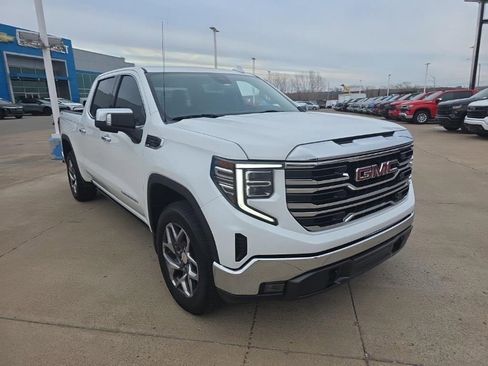Used 2022 GMC Sierra 1500 SLT w/ SLT Convenience Package image 3