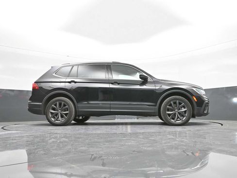 Used 2023 Volkswagen Tiguan SE image 42