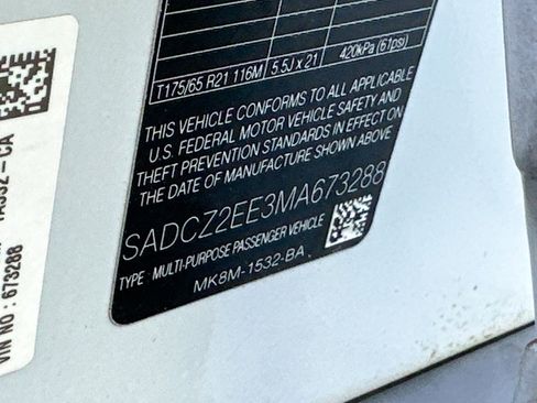 Used 2021 Jaguar F-PACE SVR image 40