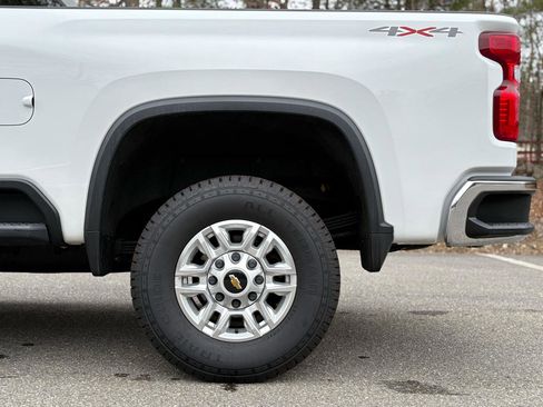 Used 2023 Chevrolet Silverado 2500 LT w/ Convenience Package image 9