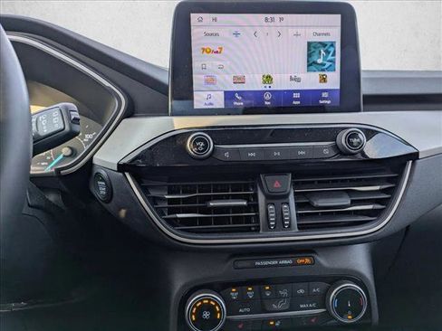 Used 2022 Ford Escape SE w/ Cold Weather Package image 12