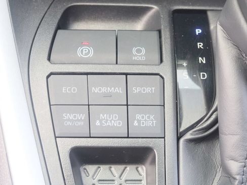 Used 2025 Toyota RAV4 XLE AWD/4WD image 22