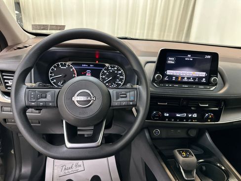 Certified 2023 Nissan Rogue SV image 3